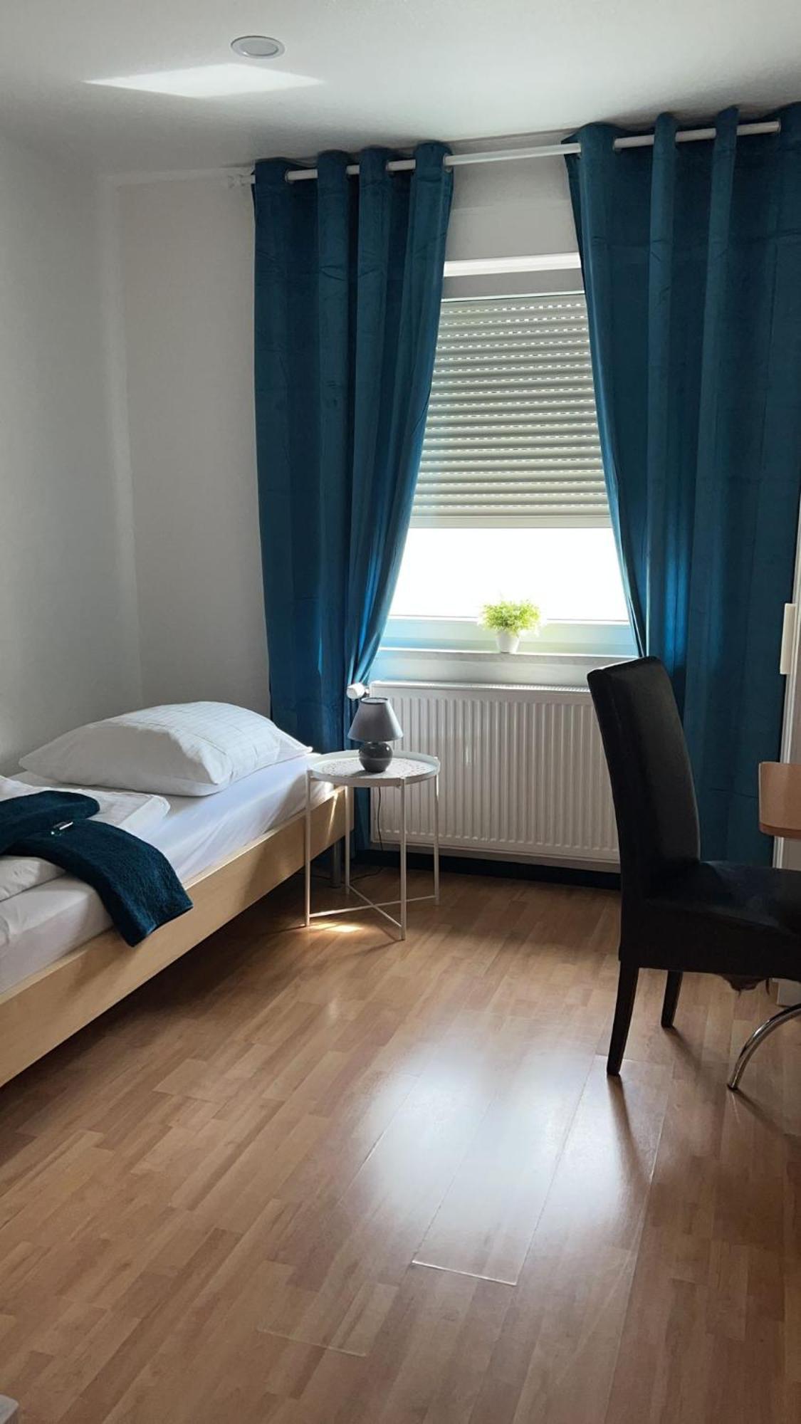 Pension An Der Hessenhalle Gießen Buitenkant foto